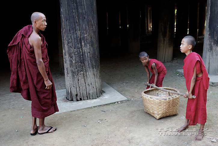 Temple Tasks, Inwa (Myanmar)